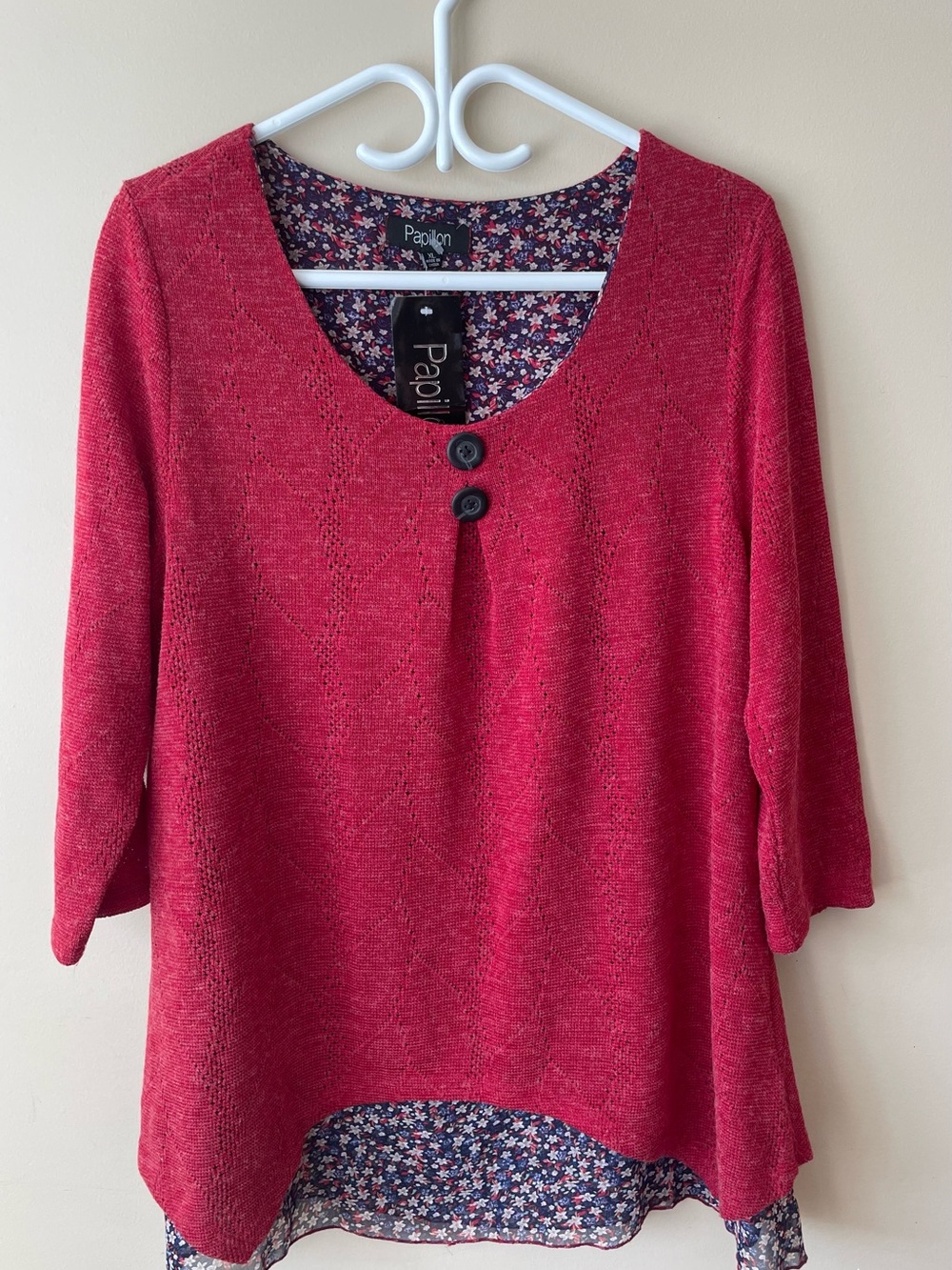 Papillon Blanc Red Knit Floral-Layered Scoop Neck Top